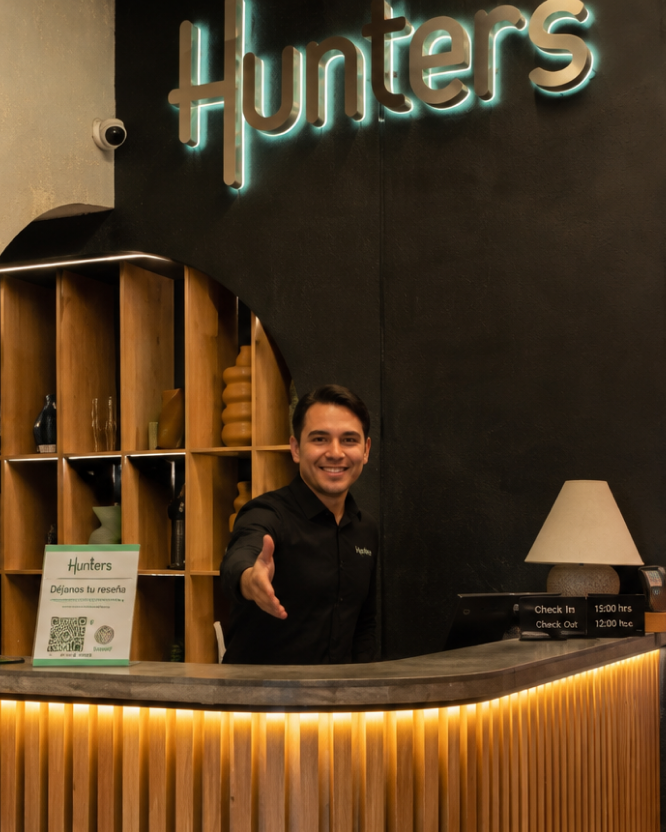 Recepcionista Hunters Concept Hotel